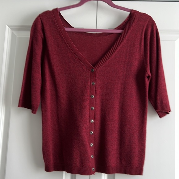 Ladies sweater size medium three-quarter length sleeves buttons go down the back - Picture 2 of 3